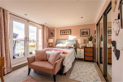 5/9 Rennie's Isle, Edinburgh, EH6 6QA - image 16