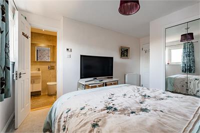 5/9 Rennie's Isle, Edinburgh, EH6 6QA - image 21