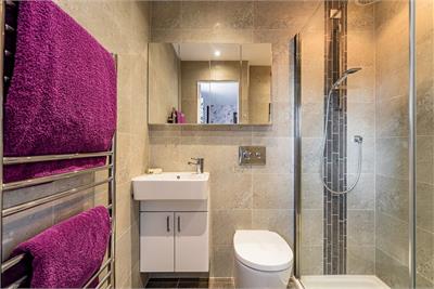 5/9 Rennie's Isle, Edinburgh, EH6 6QA - image 22