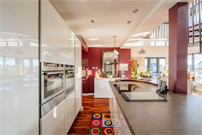 5/9 Rennie's Isle, Edinburgh, EH6 6QA - image 5