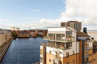 5/9 Rennie's Isle, Edinburgh, EH6 6QA - image 1