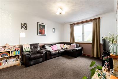 38 Longstone Crescent, Edinburgh, EH14 2AT - image 2