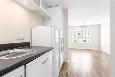 11/3 Colonsay Close, Edinburgh, EH5 1BT - image 5