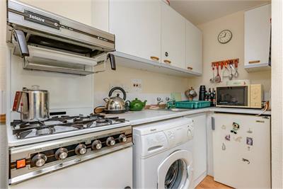 11/9 Caledonian Crescent, Edinburgh, EH11 2AN - image 5