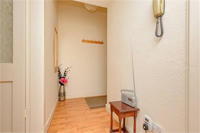 11/9 Caledonian Crescent, Edinburgh, EH11 2AN - image 6