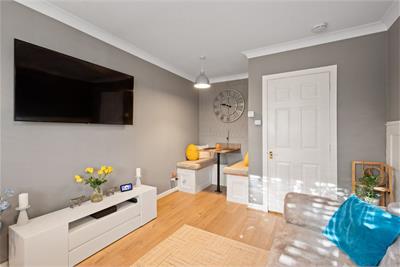 17 Hillpark Wood, Edinburgh EH4 7TA - image 4