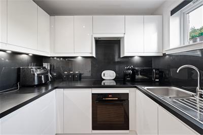 17 Hillpark Wood, Edinburgh EH4 7TA - image 6