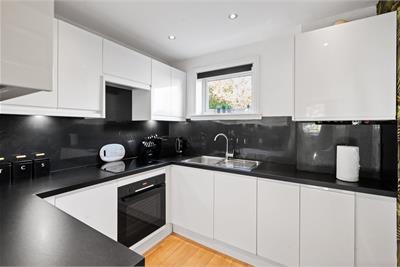 17 Hillpark Wood, Edinburgh EH4 7TA - image 7