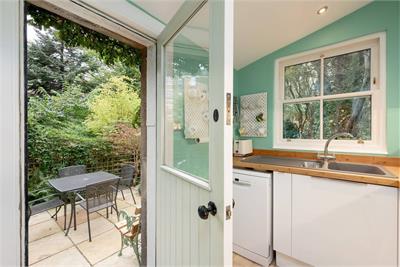107 Warrender Park Road, Marchmont, EH9 1EN - image 10