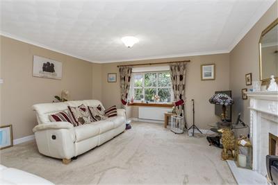 15 Willow Tree Place, Balerno, Edinburgh, EH14 5AZ - image 4