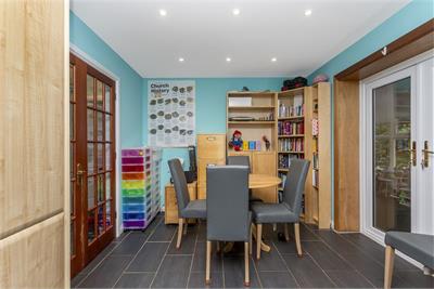 15 Willow Tree Place, Balerno, Edinburgh, EH14 5AZ - image 9