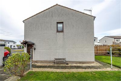 51 Queens Croft, Kelso, TD5 7NL - image 2