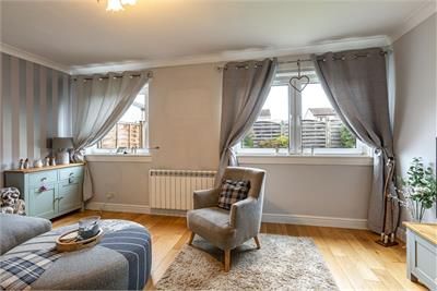 51 Queens Croft, Kelso, TD5 7NL - image 4