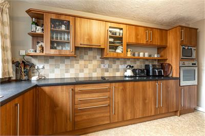 51 Queens Croft, Kelso, TD5 7NL - image 6