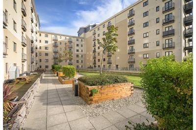 57/17 Hesperus Broadway, Edinburgh EH5 1FT - image 26