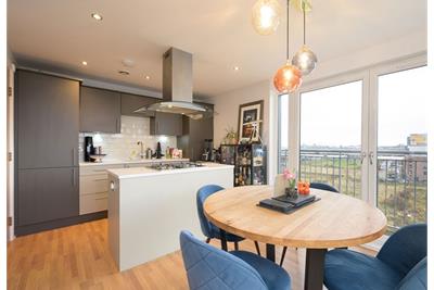 57/17 Hesperus Broadway, Edinburgh EH5 1FT - image 7