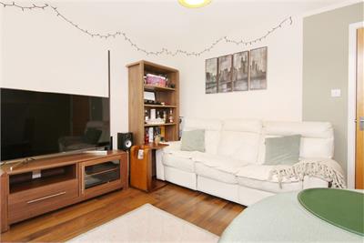 16/7 Waterfront Gait, Granton, Edinburgh, EH5 1EP - image 3