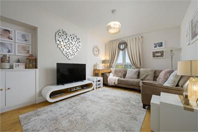 12 Fairy Fa' Crescent, Crossgates, KY4 8BH - image 2