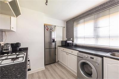 52/1 Dochart Drive, Edinburgh, EH4 7LU - image 3
