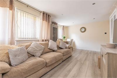 52/1 Dochart Drive, Edinburgh, EH4 7LU - image 9