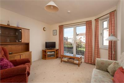 2/4 Sinclair Gardens, Shandon, Edinburgh, EH11 1UU - image 2