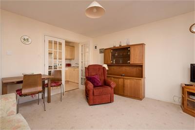 2/4 Sinclair Gardens, Shandon, Edinburgh, EH11 1UU - image 3