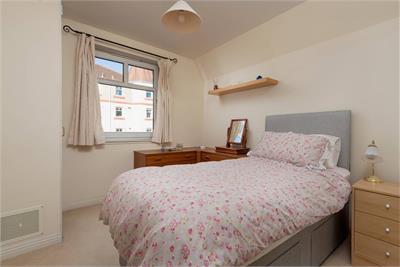 2/4 Sinclair Gardens, Shandon, Edinburgh, EH11 1UU - image 7