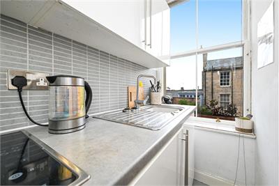 104 (3F3), Duke Street, Leith, Edinburgh, EH6 8HL - image 5