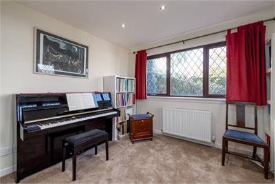 3 Craiglockhart Avenue, Edinburgh, EH14 1DQ - image 6