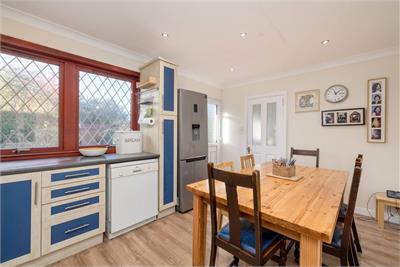 3 Craiglockhart Avenue, Edinburgh, EH14 1DQ - image 8