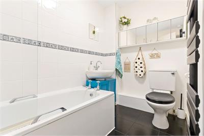 88 North Bughtlinside, East Craigs, EH12 8YB - image 10