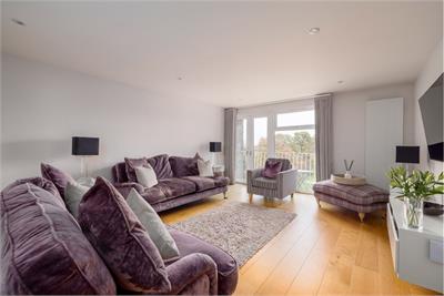 6 (flat 16), Succoth Court, Ravelston, Edinburgh, EH12 6BY - image 3