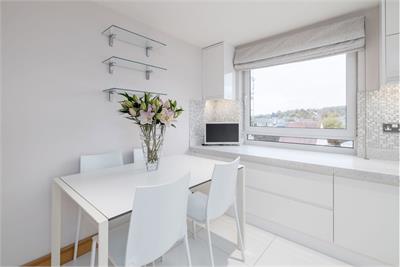 6 (flat 16), Succoth Court, Ravelston, Edinburgh, EH12 6BY - image 9