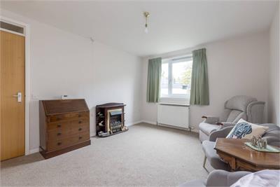 6/1 Rose Park, Edinburgh, EH5 3ST - image 2