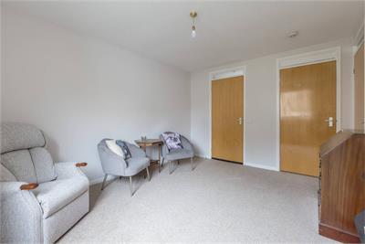 6/1 Rose Park, Edinburgh, EH5 3ST - image 4
