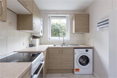 6/1 Rose Park, Edinburgh, EH5 3ST - image 5