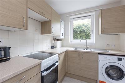 6/1 Rose Park, Edinburgh, EH5 3ST - image 6