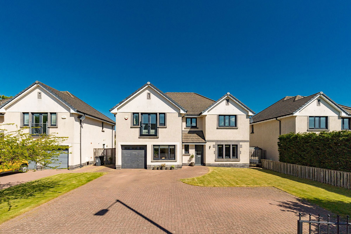 76 Craigs Road, Edinburgh, EH12 8NH