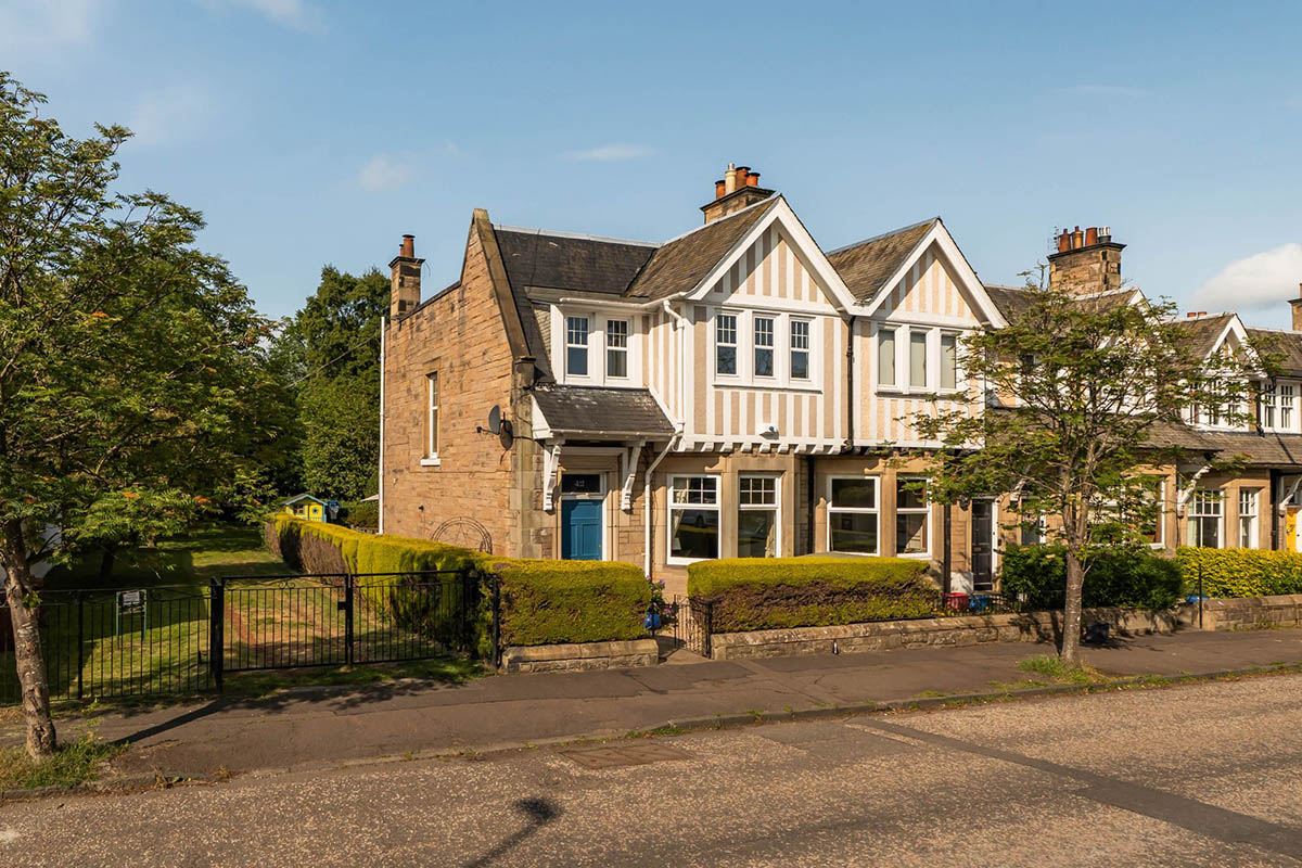42 Balgreen Road, Edinburgh, EH12 5TZ