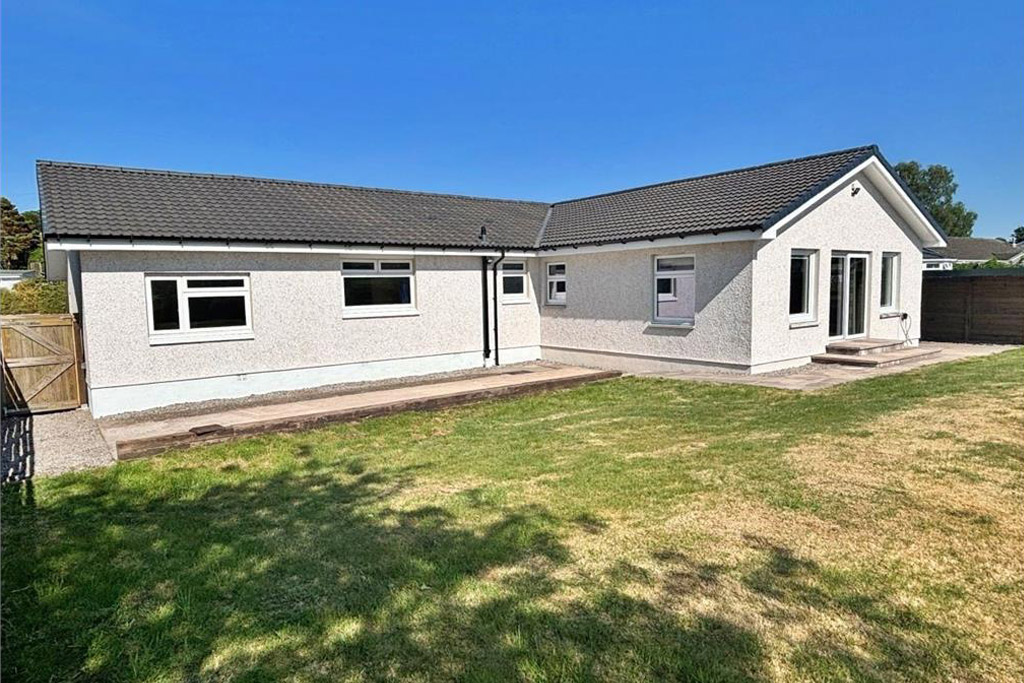 14 Rhonepark Crescent, Crossmichael, Castle Douglas, DG7 3BN