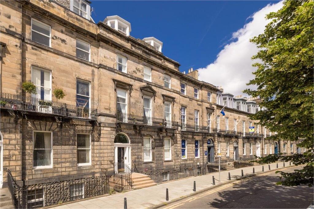 3F/17 Coates Crescent, West End, EH3 7AF