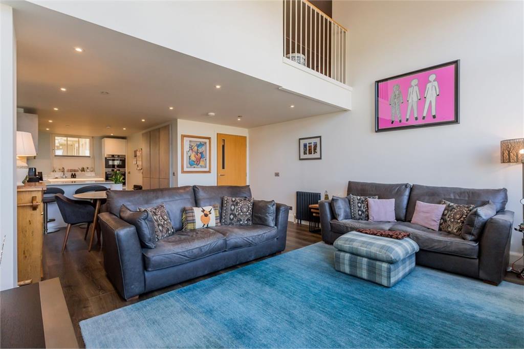Maisonette for sale in Paisley, West Scotland