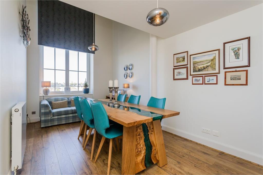 Maisonette for sale in Paisley, West Scotland