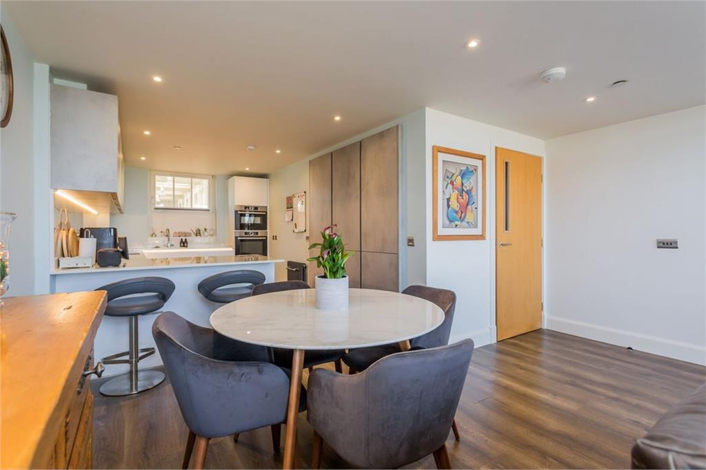 Maisonette for sale in Paisley, West Scotland