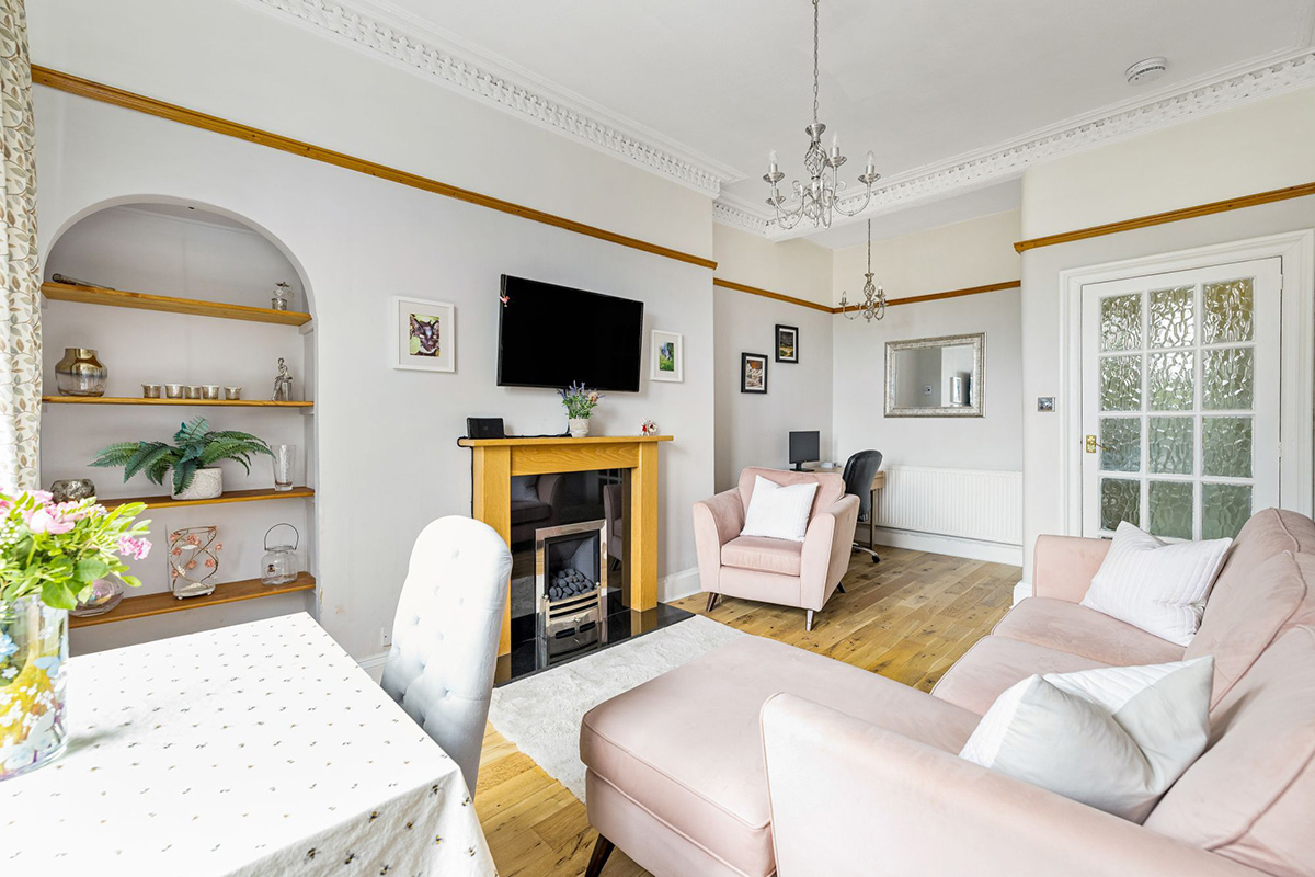 8/7 Kings Road, Portobello, Edinburgh, EH15 1EA