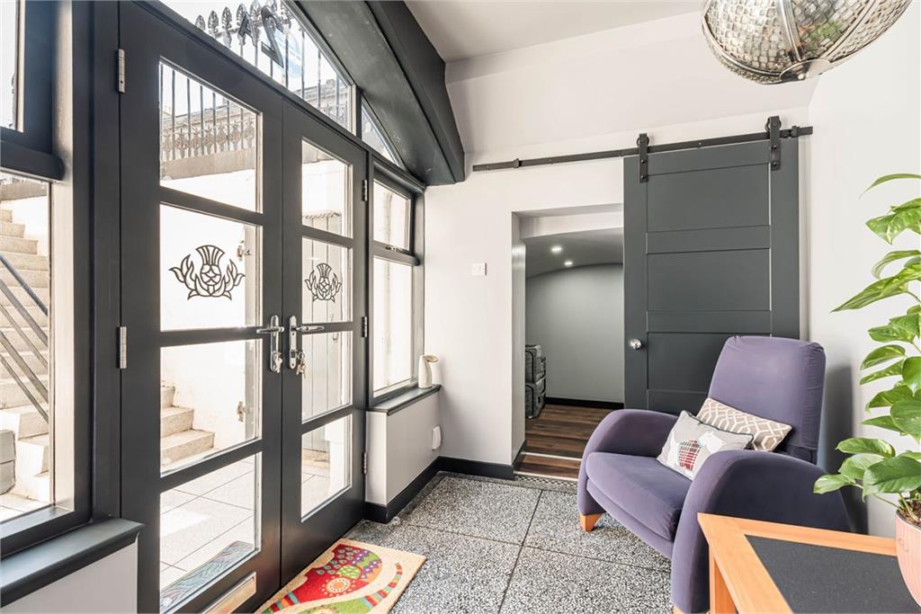 3 bed garden flat for sale in West End