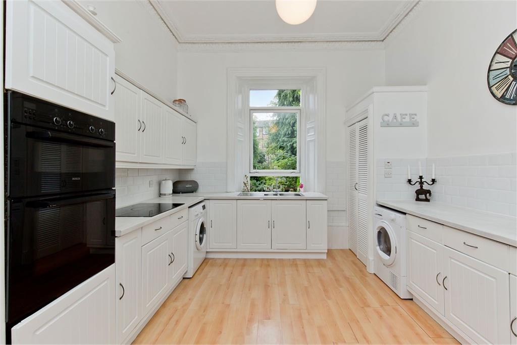 4 bed garden flat for sale in Hillside