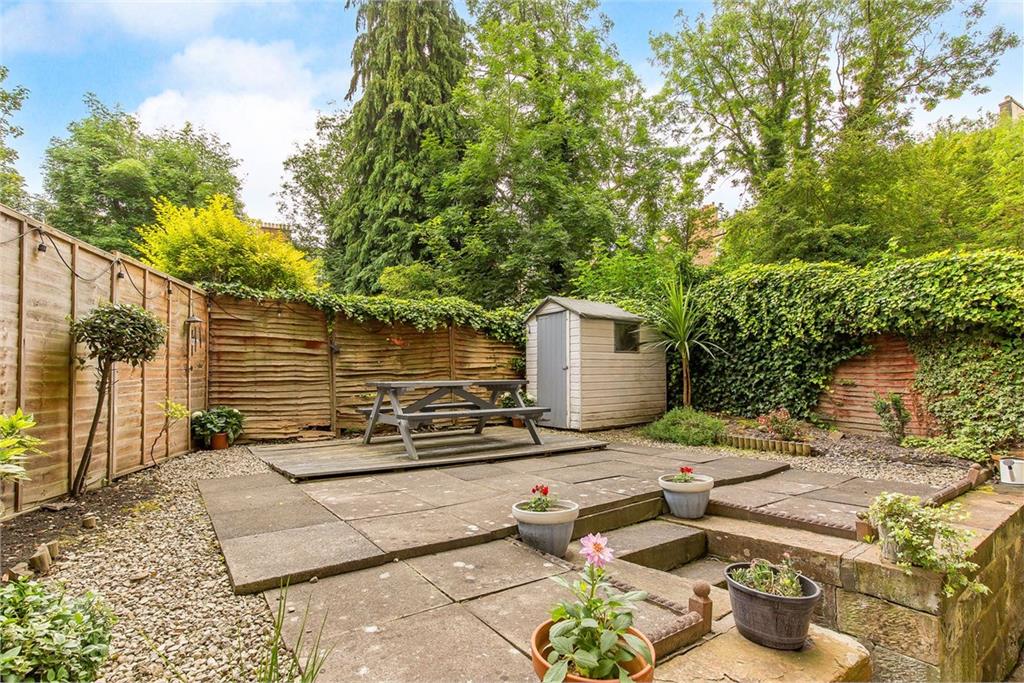 4 bed garden flat for sale in Hillside
