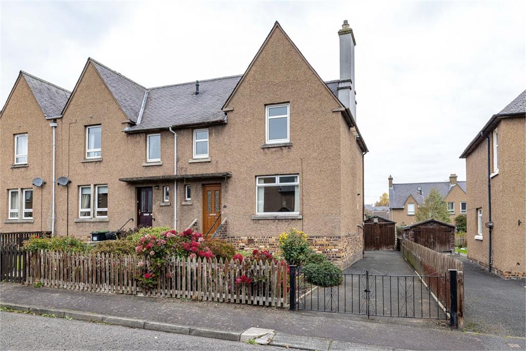 3 bed end terraced house for sale in St Boswells