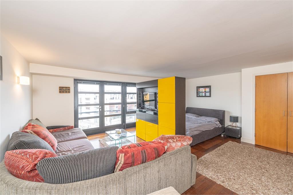 82/8 Shore, Edinburgh, EH6 6RG